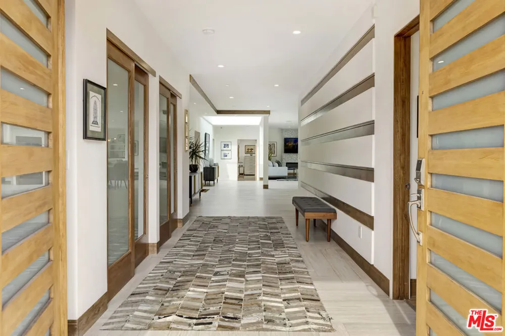 1332 El Hito Circle Pacific Palisades, CA 90272