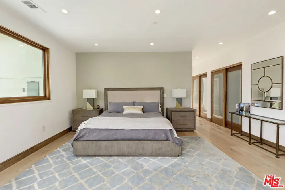 1332 El Hito Circle Pacific Palisades, CA 90272