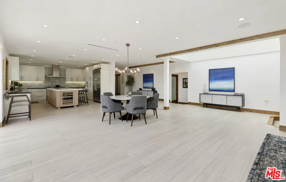 1332 El Hito Circle Pacific Palisades, CA 90272