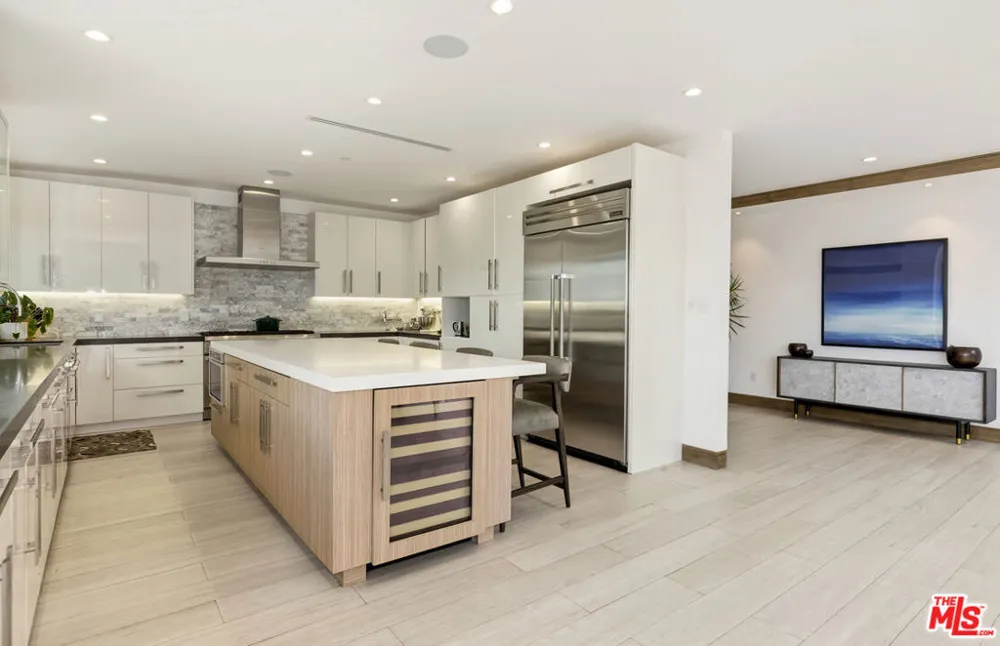 1332 El Hito Circle Pacific Palisades, CA 90272