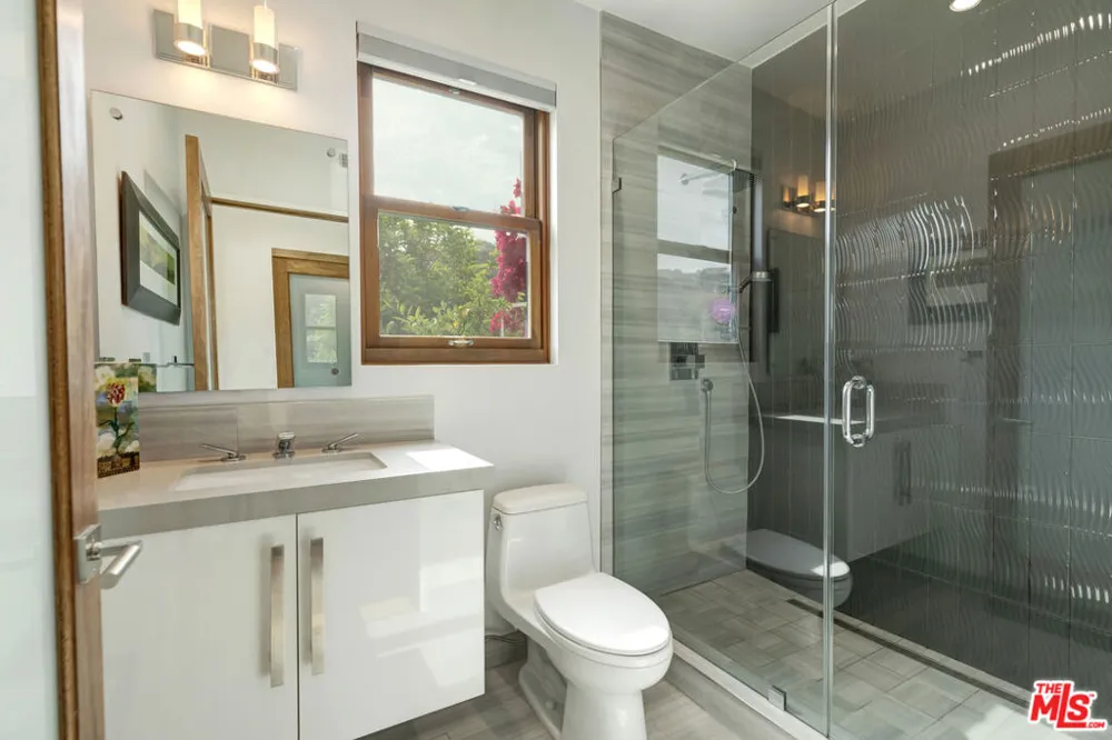 1332 El Hito Circle Pacific Palisades, CA 90272