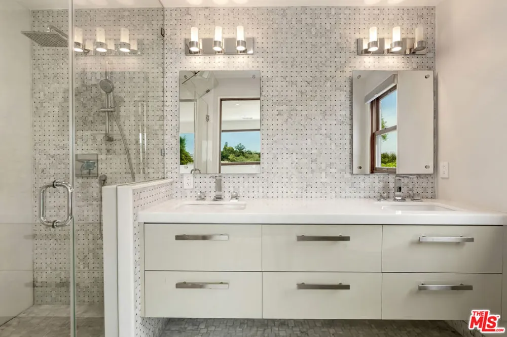 1332 El Hito Circle Pacific Palisades, CA 90272