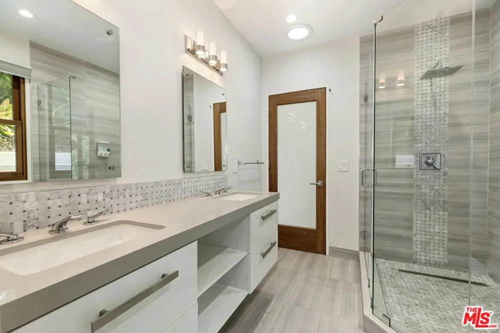 1332 El Hito Circle Pacific Palisades, CA 90272