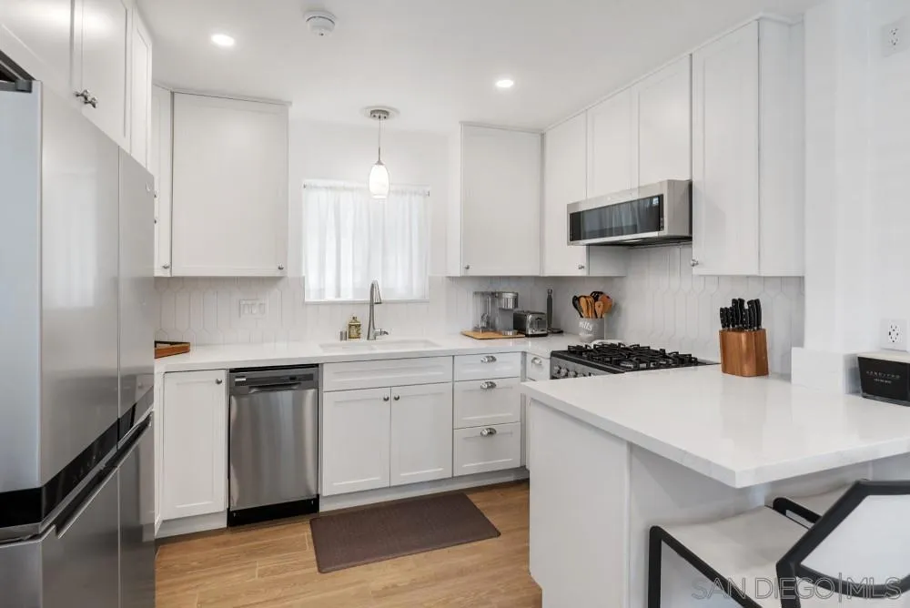 2057 Felspar St San Diego, CA 92109
