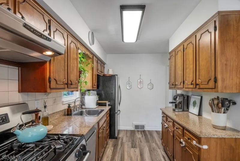 69 7Th St Cresskill, NJ 07626