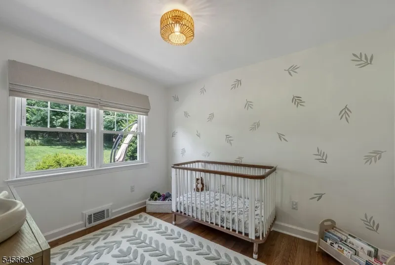 69 7Th St Cresskill, NJ 07626