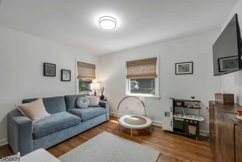 69 7Th St Cresskill, NJ 07626