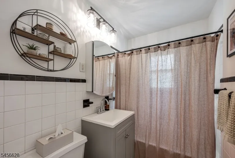 69 7Th St Cresskill, NJ 07626