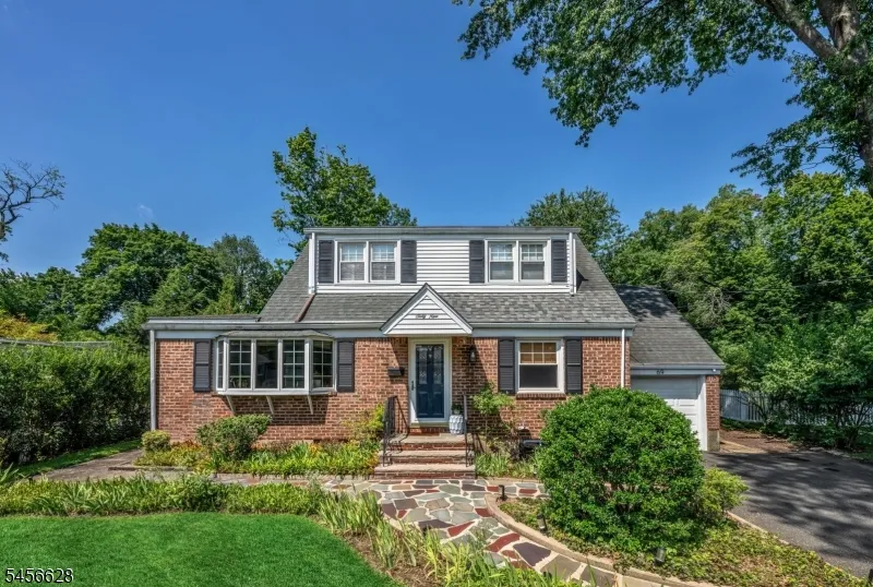 69 7Th St Cresskill, NJ 07626