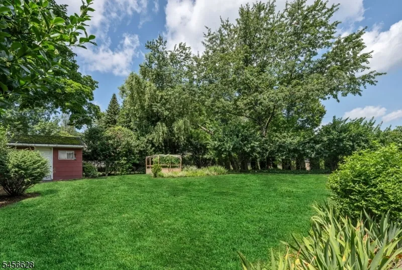 69 7Th St Cresskill, NJ 07626