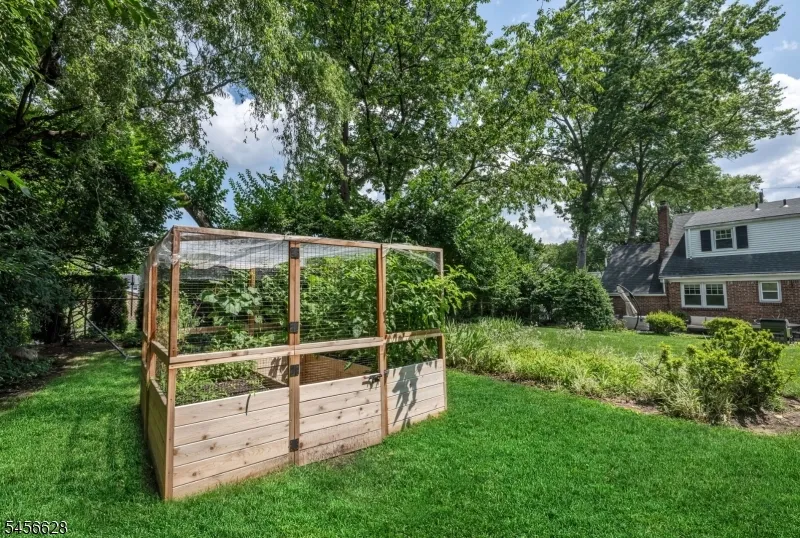 69 7Th St Cresskill, NJ 07626