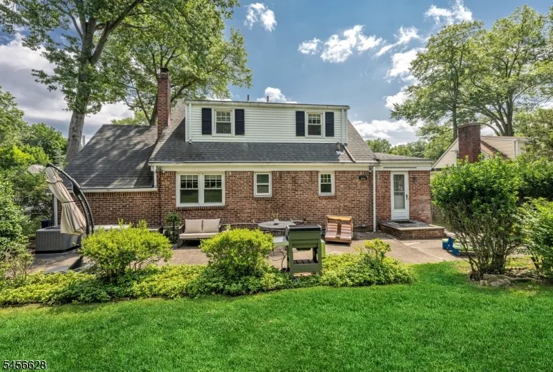 69 7Th St Cresskill, NJ 07626