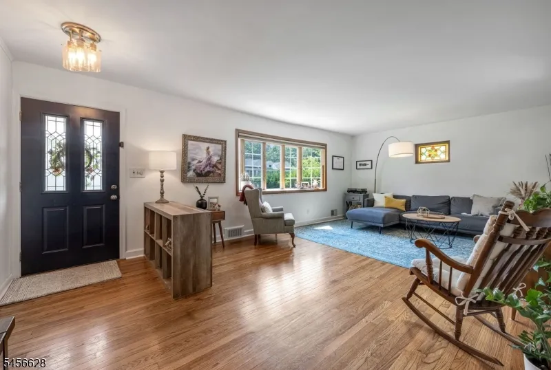 69 7Th St Cresskill, NJ 07626