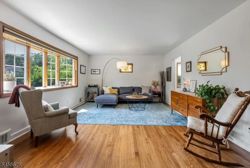 69 7Th St Cresskill, NJ 07626