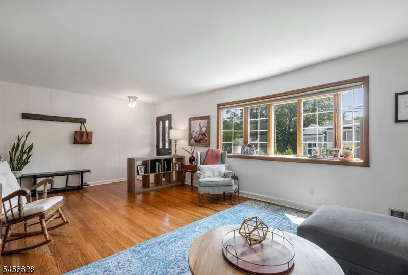 69 7Th St Cresskill, NJ 07626