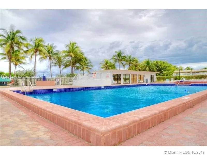 5005 Collins Ave #1202 Miami Beach, FL 33140