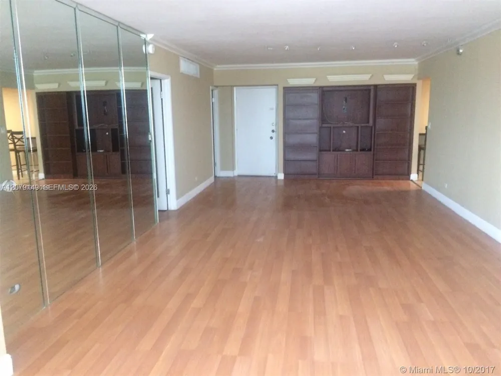 5005 Collins Ave #1202 Miami Beach, FL 33140