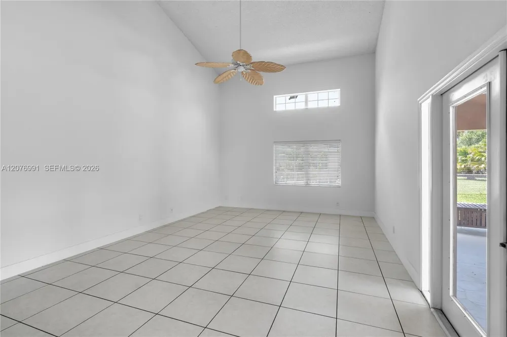 950 NW 197th Ter Pembroke Pines, FL 33029