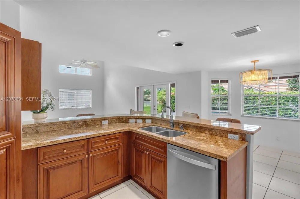 950 NW 197th Ter Pembroke Pines, FL 33029