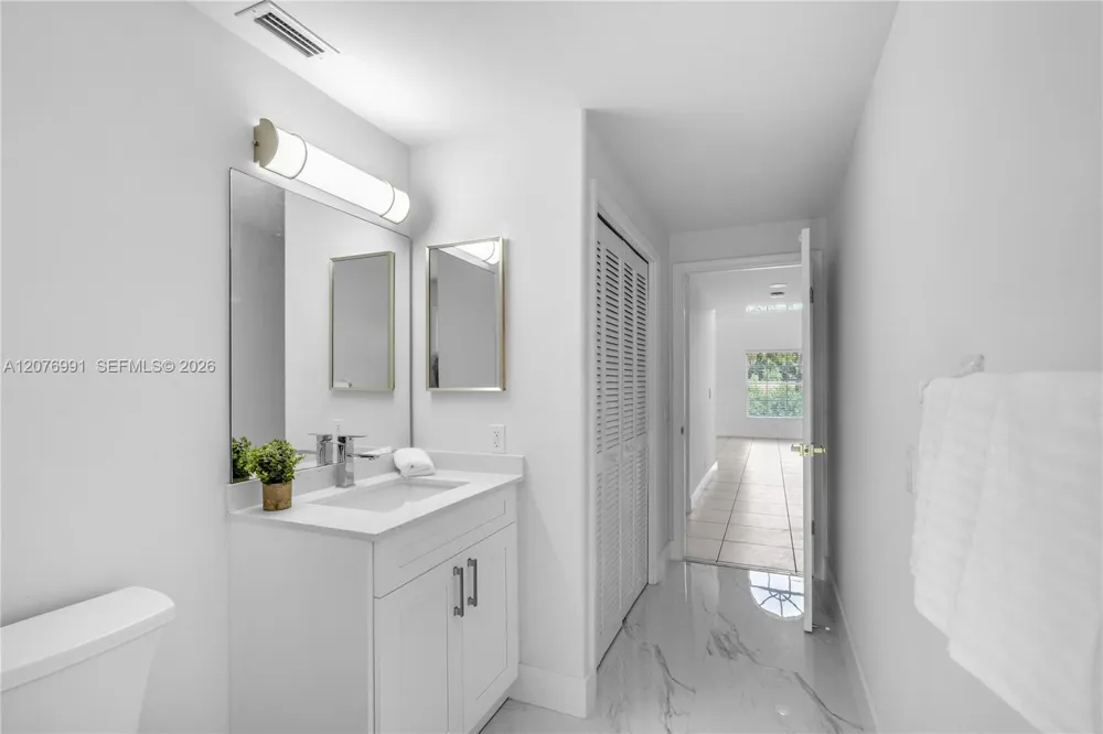 950 NW 197th Ter Pembroke Pines, FL 33029