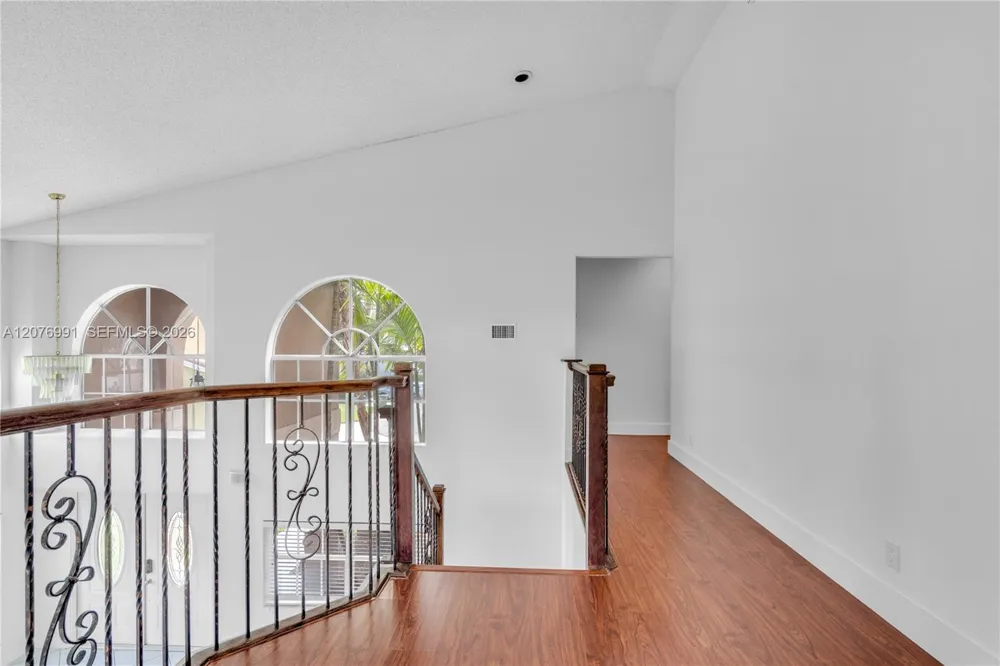 950 NW 197th Ter Pembroke Pines, FL 33029