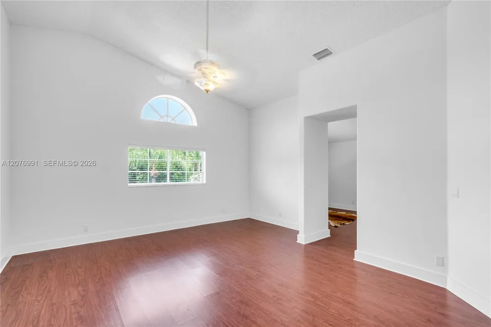 950 NW 197th Ter Pembroke Pines, FL 33029