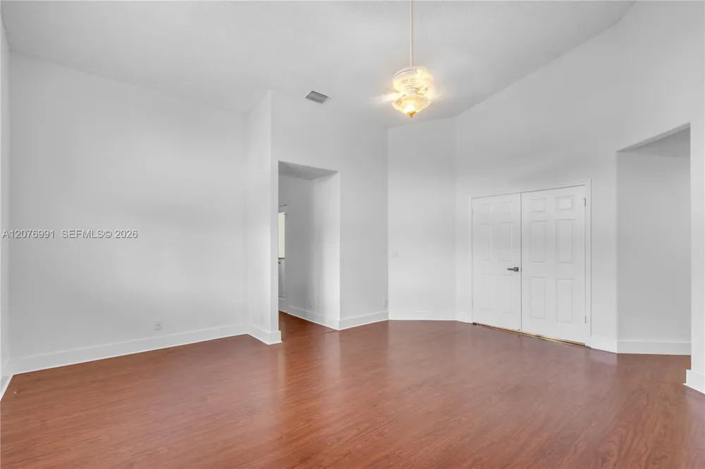 950 NW 197th Ter Pembroke Pines, FL 33029
