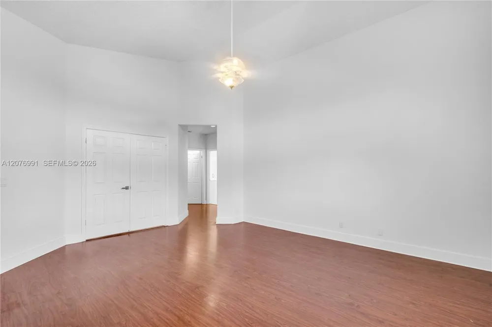 950 NW 197th Ter Pembroke Pines, FL 33029