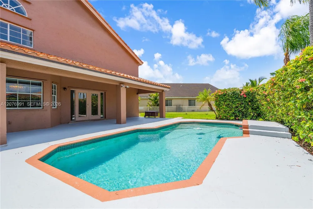 950 NW 197th Ter Pembroke Pines, FL 33029