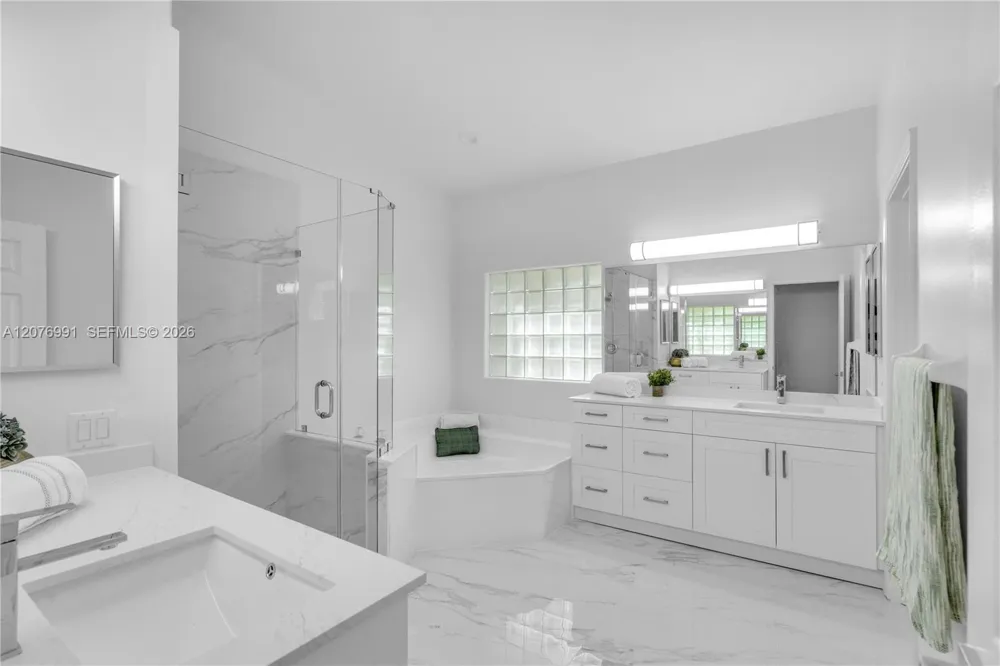950 NW 197th Ter Pembroke Pines, FL 33029