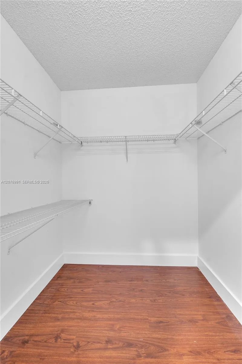 950 NW 197th Ter Pembroke Pines, FL 33029