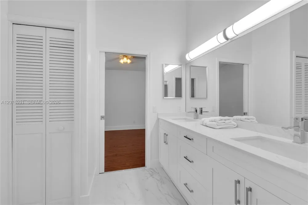950 NW 197th Ter Pembroke Pines, FL 33029