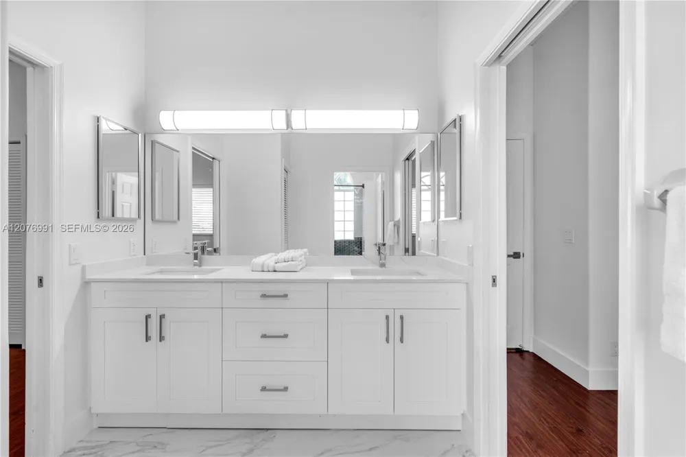 950 NW 197th Ter Pembroke Pines, FL 33029