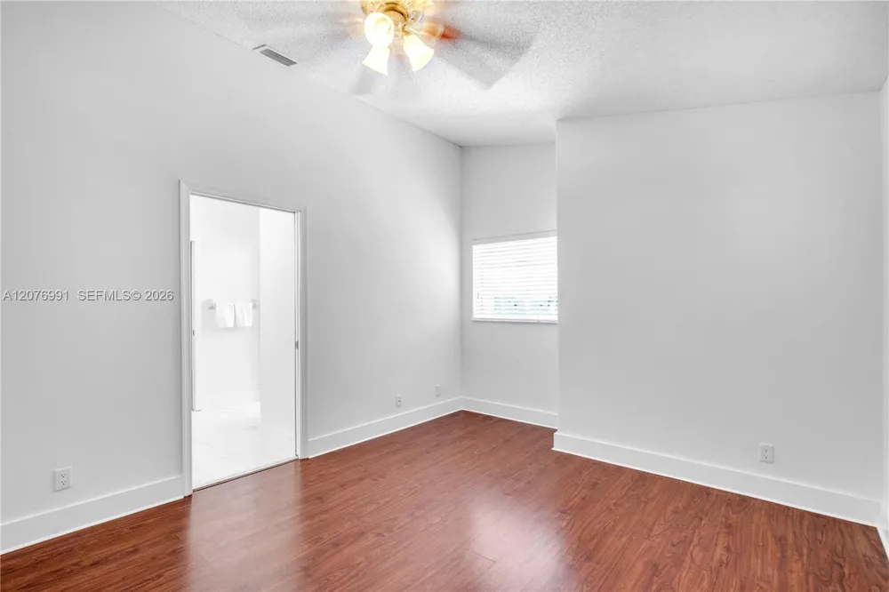 950 NW 197th Ter Pembroke Pines, FL 33029