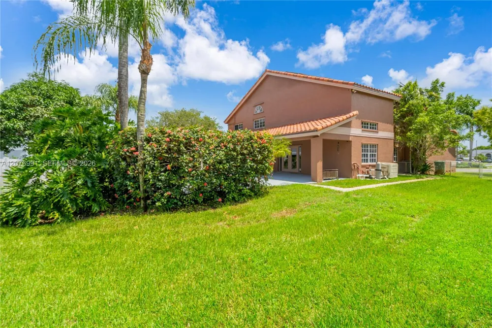 950 NW 197th Ter Pembroke Pines, FL 33029