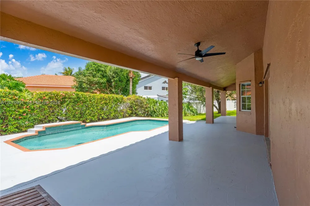 950 NW 197th Ter Pembroke Pines, FL 33029