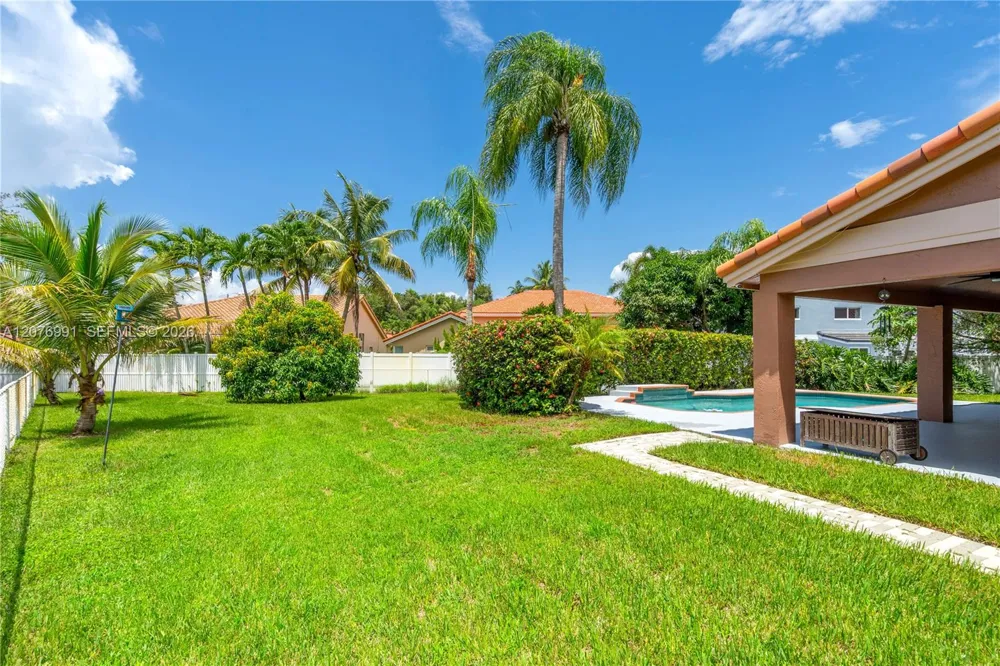 950 NW 197th Ter Pembroke Pines, FL 33029