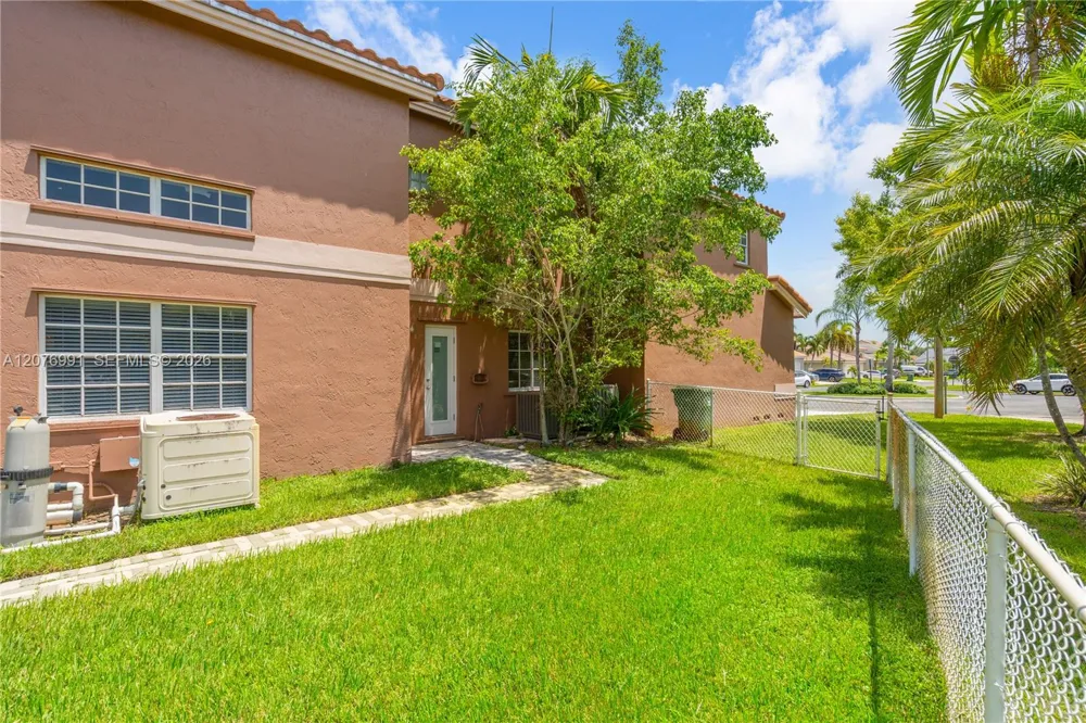 950 NW 197th Ter Pembroke Pines, FL 33029