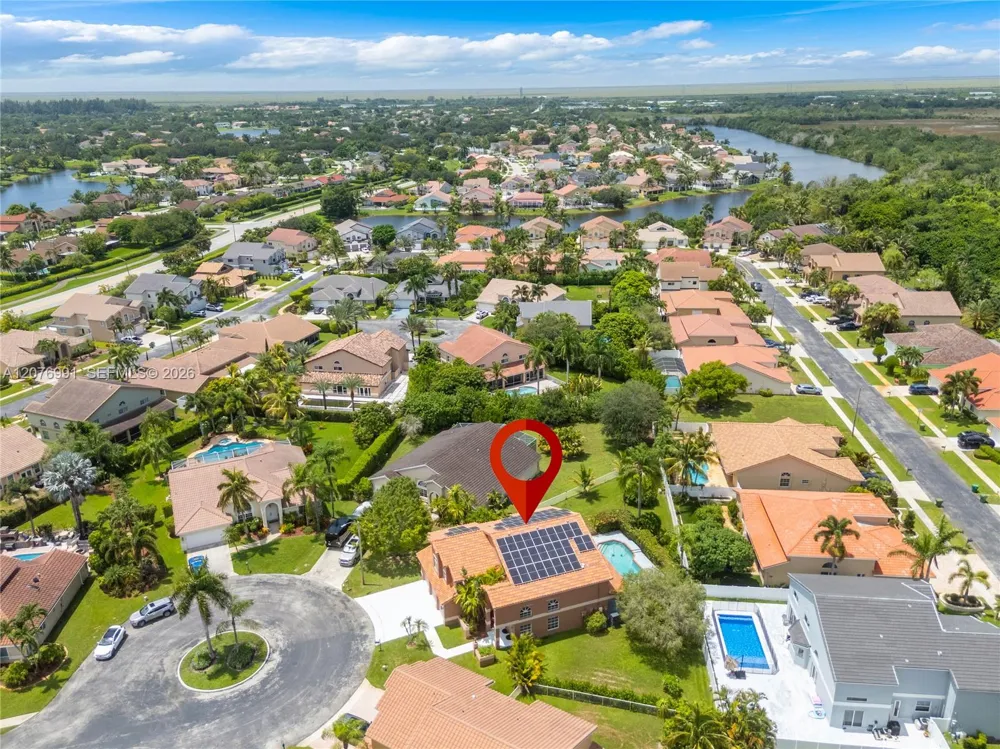 950 NW 197th Ter Pembroke Pines, FL 33029