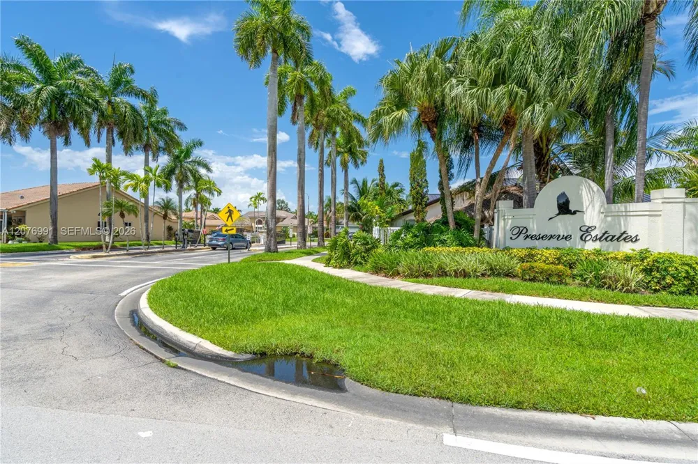 950 NW 197th Ter Pembroke Pines, FL 33029