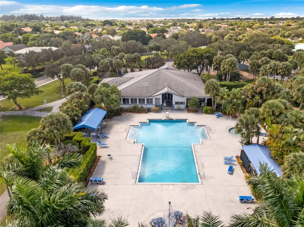 950 NW 197th Ter Pembroke Pines, FL 33029