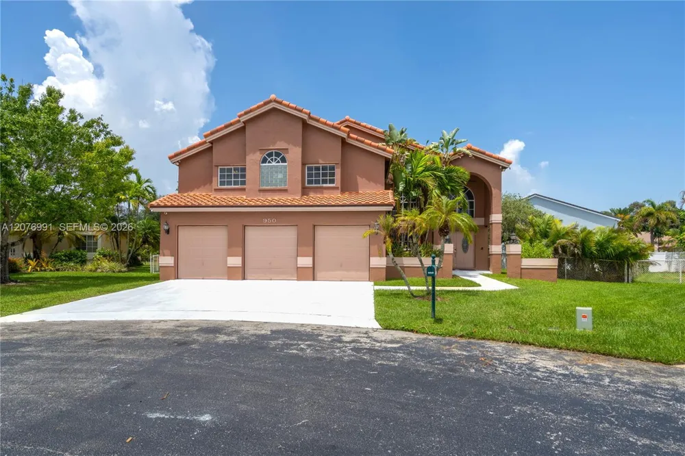 950 NW 197th Ter Pembroke Pines, FL 33029