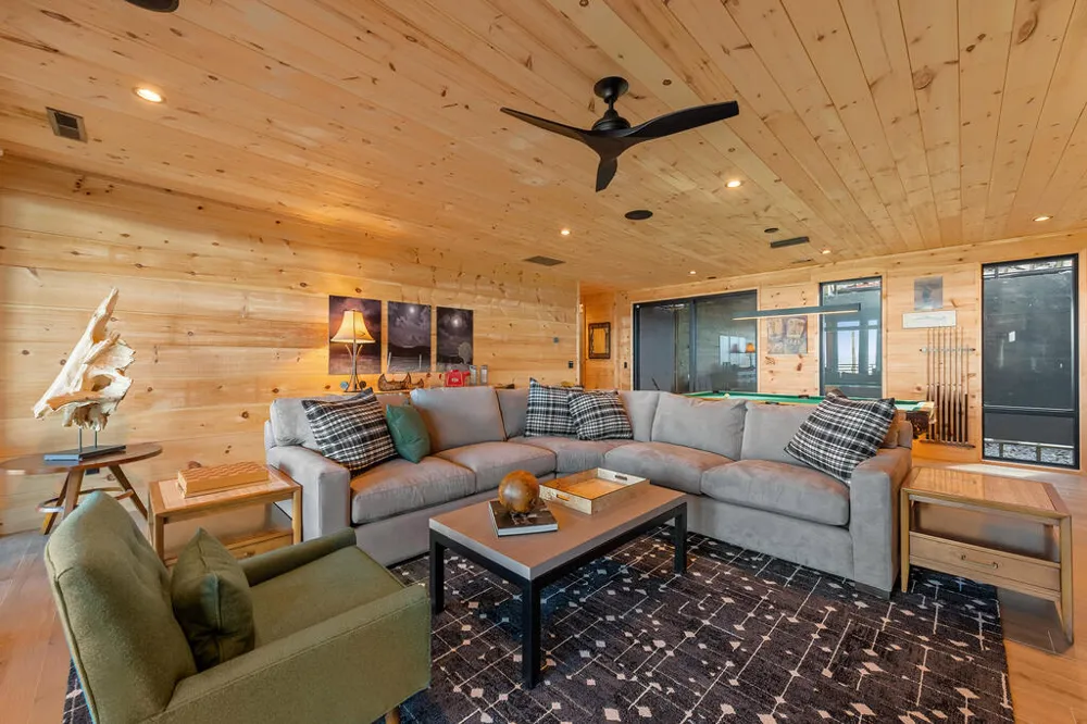970 Lakeview Dr Blue Ridge, GA 30513
