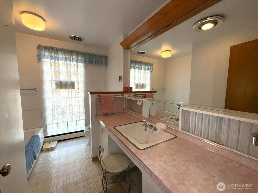 245 Klondike Road Republic, WA 99166
