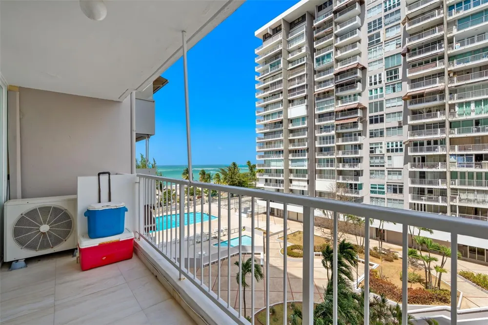 5859 AVE. ISLA VERDE CAROLINA Carolina, PR 00979