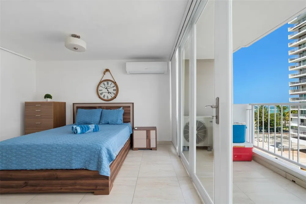 5859 AVE. ISLA VERDE CAROLINA Carolina, PR 00979