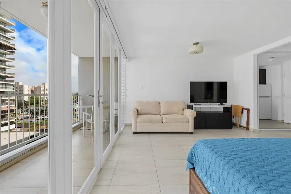 5859 AVE. ISLA VERDE CAROLINA Carolina, PR 00979