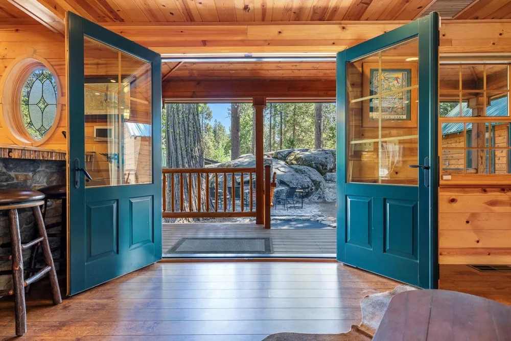 41836 Knobcone Lane Shaver Lake, CA 93664