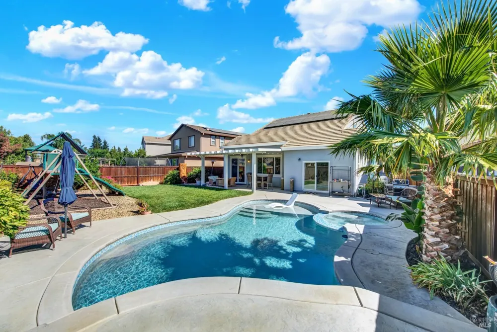 426 Crimson Circle Vacaville, CA 95687