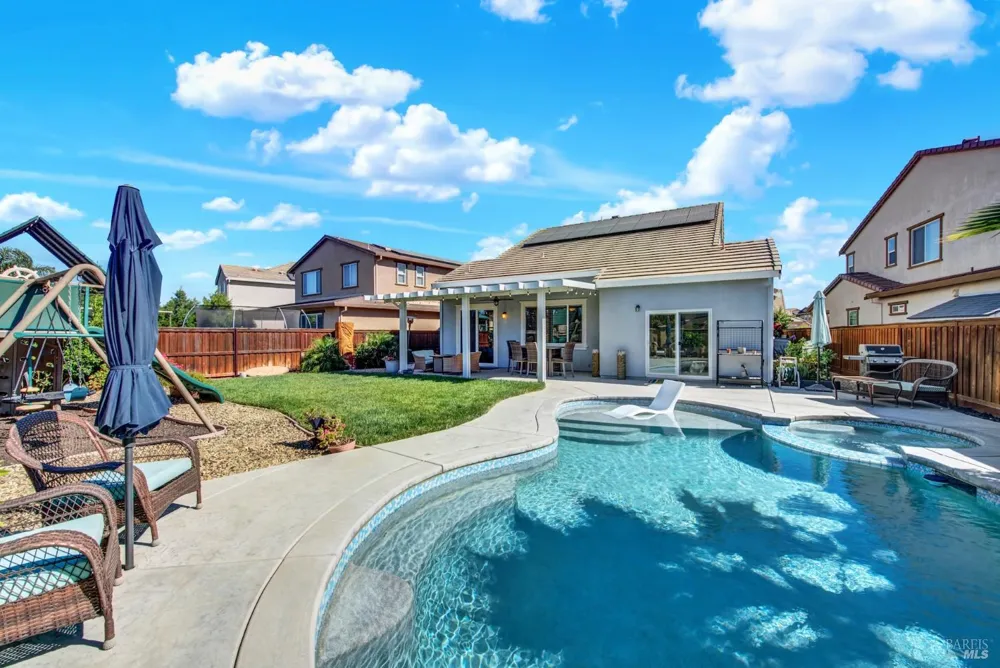 426 Crimson Circle Vacaville, CA 95687